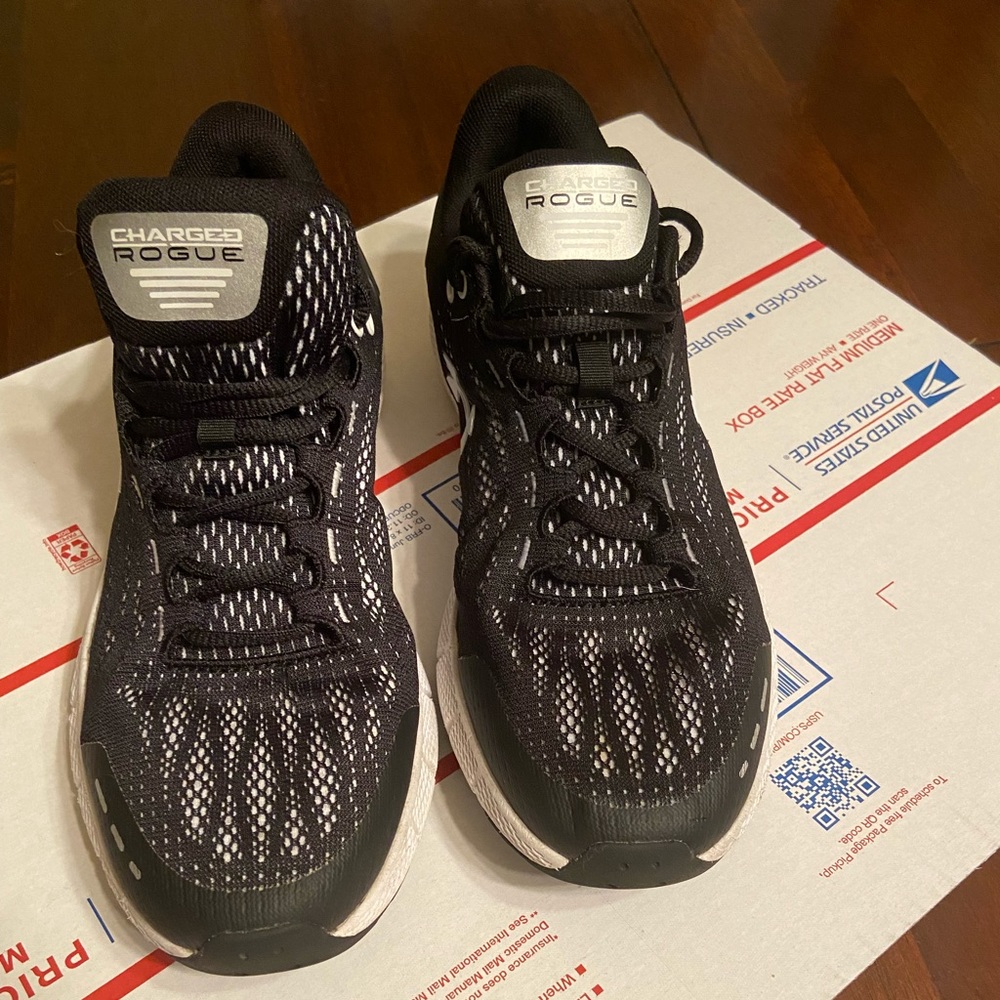 Under Armour Men's Charged Rogue Running Shoe size 9.5